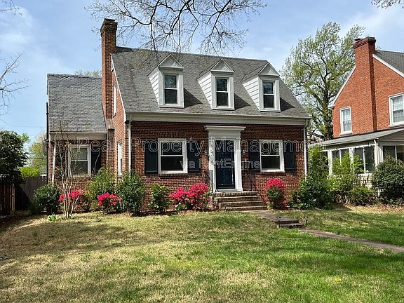 3rd image of 3514 Montrose Ave