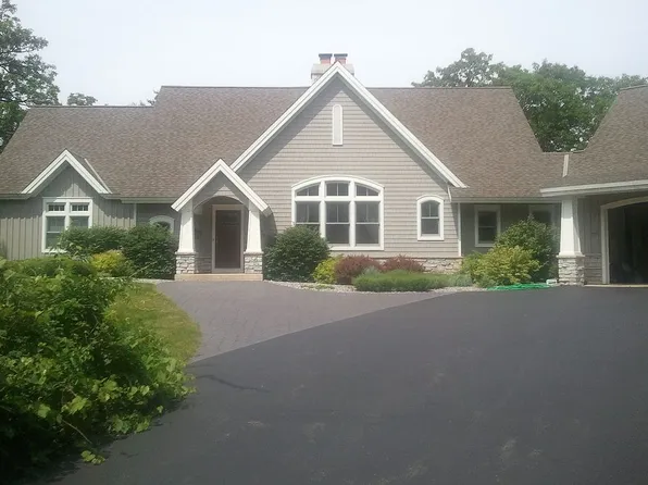 N6416 Tamarack Ridge Rd, Elkhorn, WI 53121