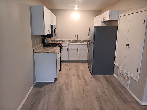 2nd image of 1201 S Main St #C