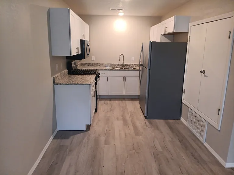 1201 South Main St — Photo 27