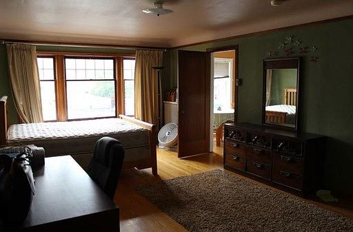 3rd image of 4235 Brooklyn Ave NE APT 401