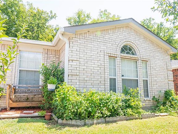 3rd image of 5803 Diamond Oaks Ct