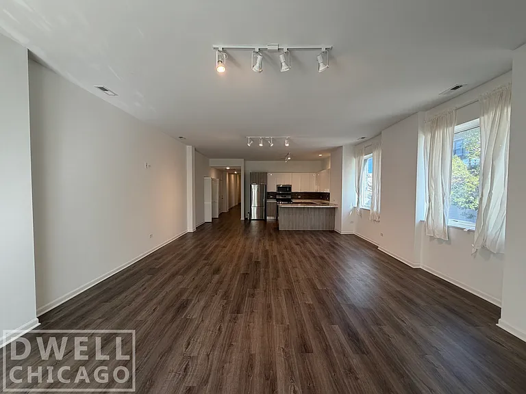 2500 S Wabash Ave #201 — Photo 4