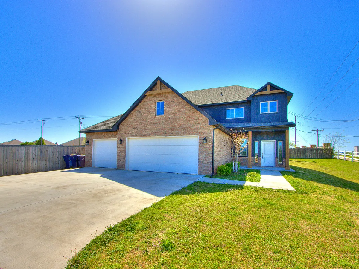 Building Photo - 16421 Water Stone Way