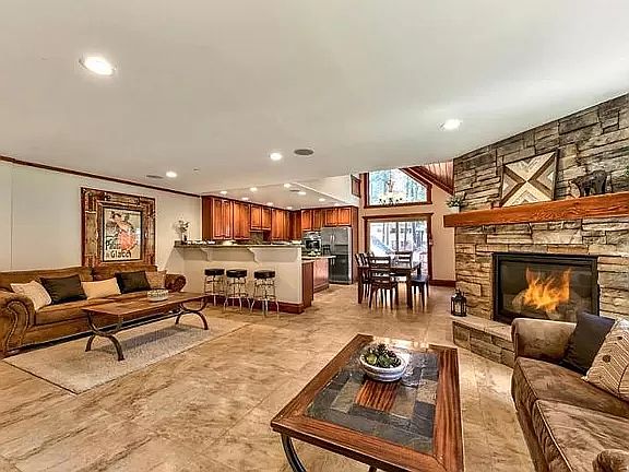 2nd image of 1175 Wildwood Ave #B