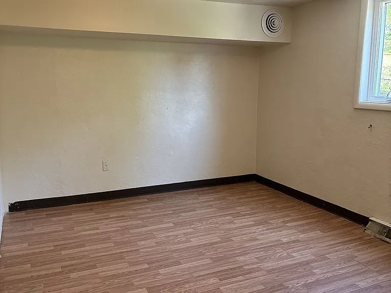 521 Locust Ave — Photo 10