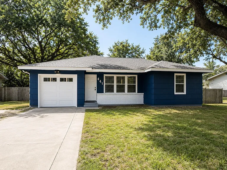 411 Frankie St — Photo 1