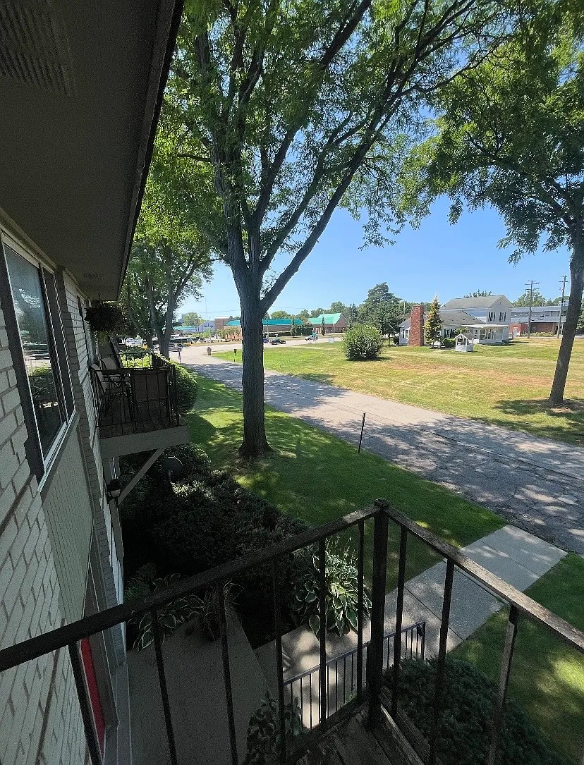 2 bed, 886 sqft, $1,450 — Photo 1