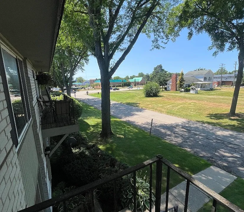 19810 W Twelve Mile Rd #12