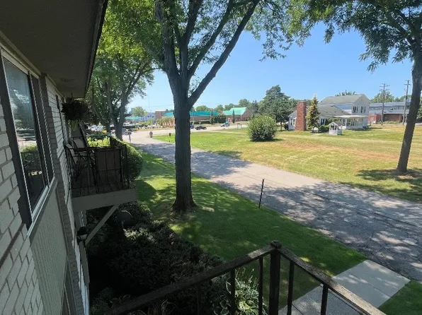 19810 W Twelve Mile Rd APT 12, Southfield, MI 48076