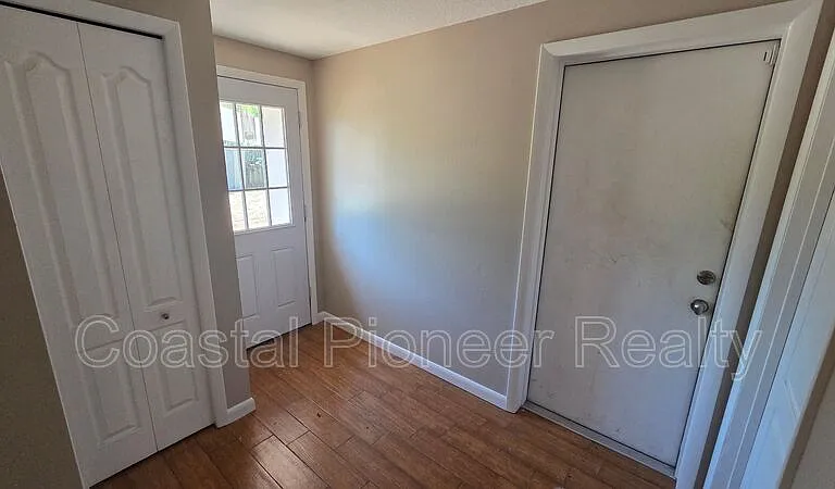 541 Roanoke St — Photo 10
