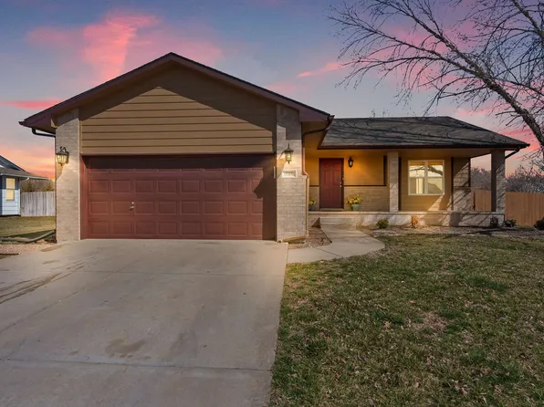 710 S Meadows Dr, Hesston, KS 67062