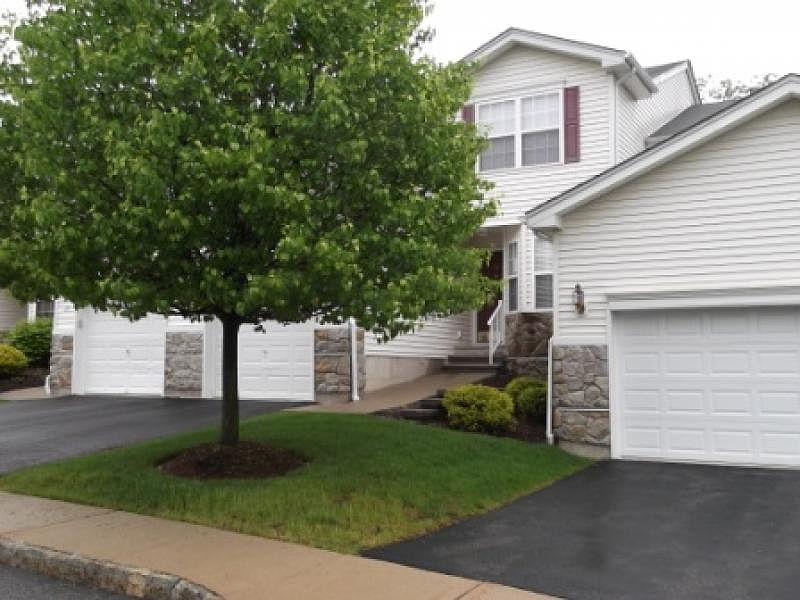 1st image of 15 SPRUCE HILLS CT