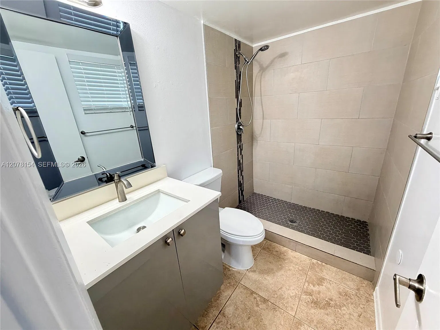 Bella Grand Condo — Photo 4