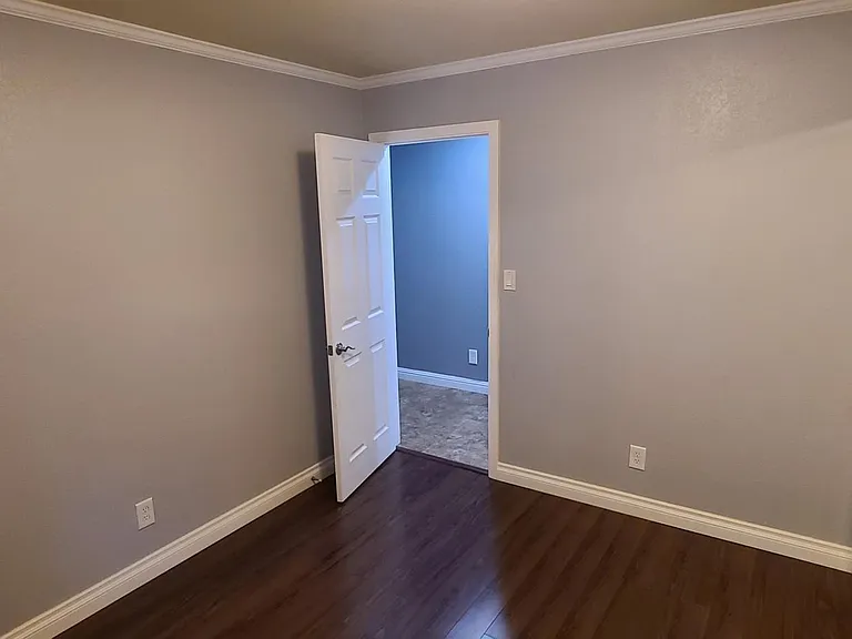 7708 Seagull Ave — Photo 4