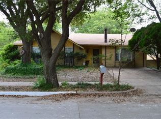 433 E Ferndale Ln, Grand Prairie, TX 75052