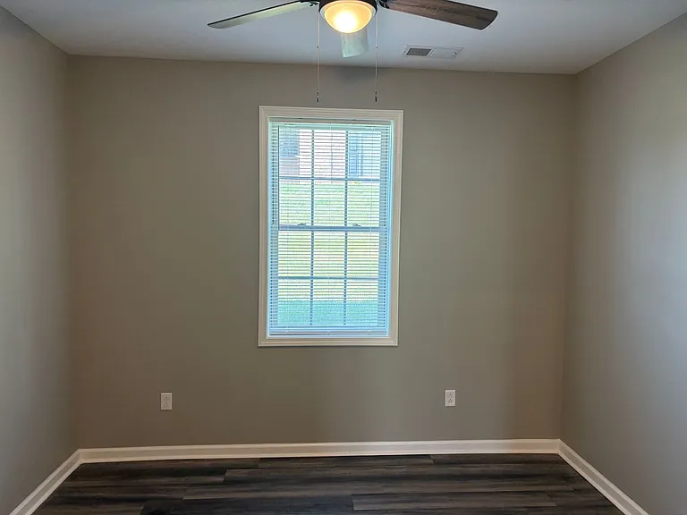 236 Calumet Dr — Photo 17