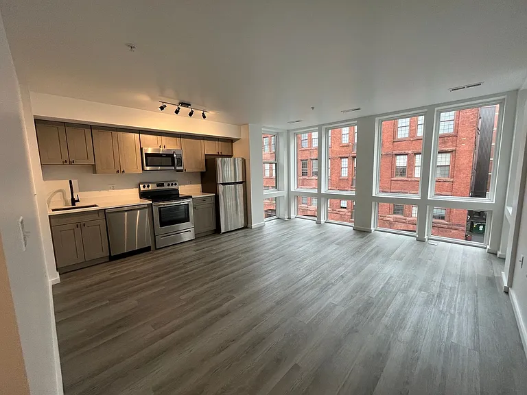 725 W Pratt St. — Photo 94