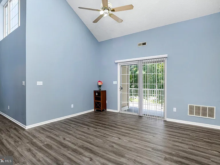 3604 Saxony Dr — Photo 9