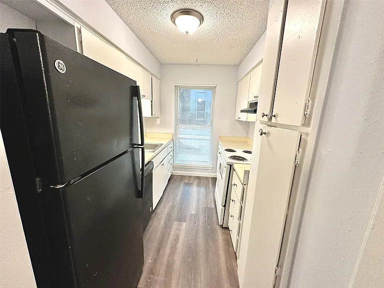 3822 Southway Dr #102 — Photo 6