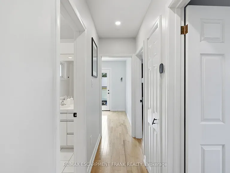 95 E 18th St #1 — Photo 20