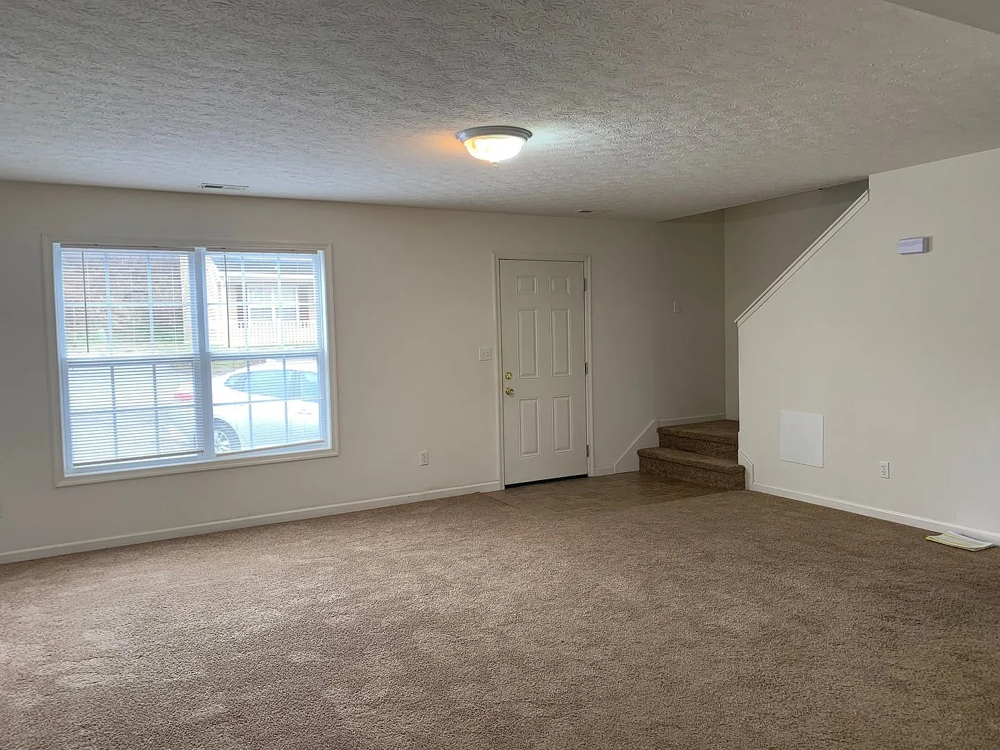 3 Bedroom 2.5 Bath Townhouse — Photo 2