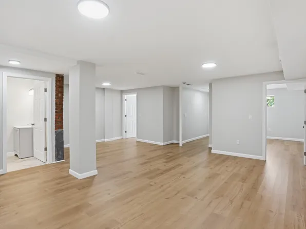 800 Douglas Ave APT 1, Providence, RI 02908