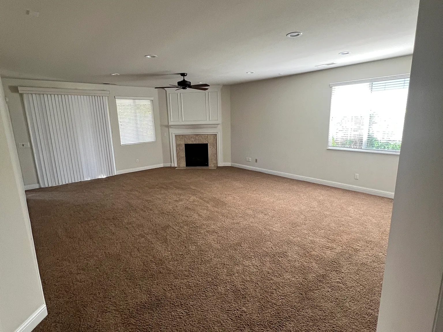 2 bed, 1988 sqft, $2,750 — Photo 4