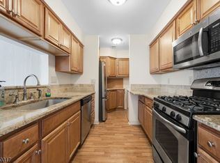 114 Henley Dr #114, Somerset, NJ 08873