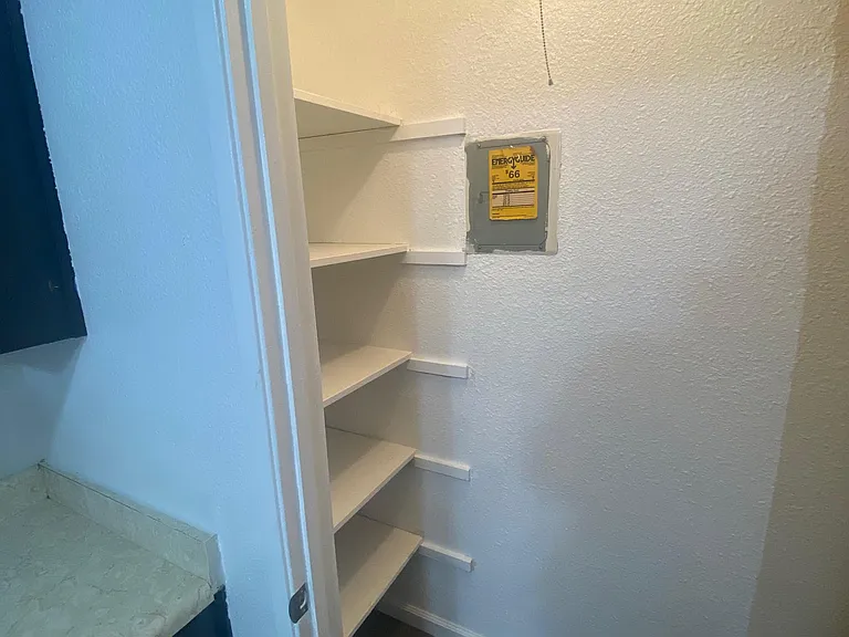 221 E Edison St #8 — Photo 9