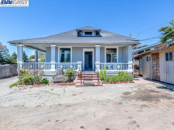 40 Miles Ln, Watsonville, CA 95076