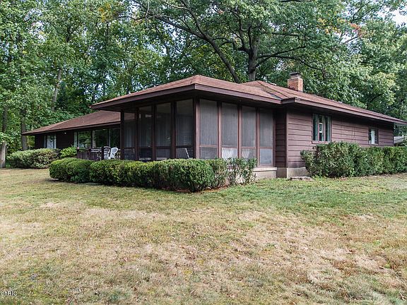 2nd image of 125 Lakewood Dr