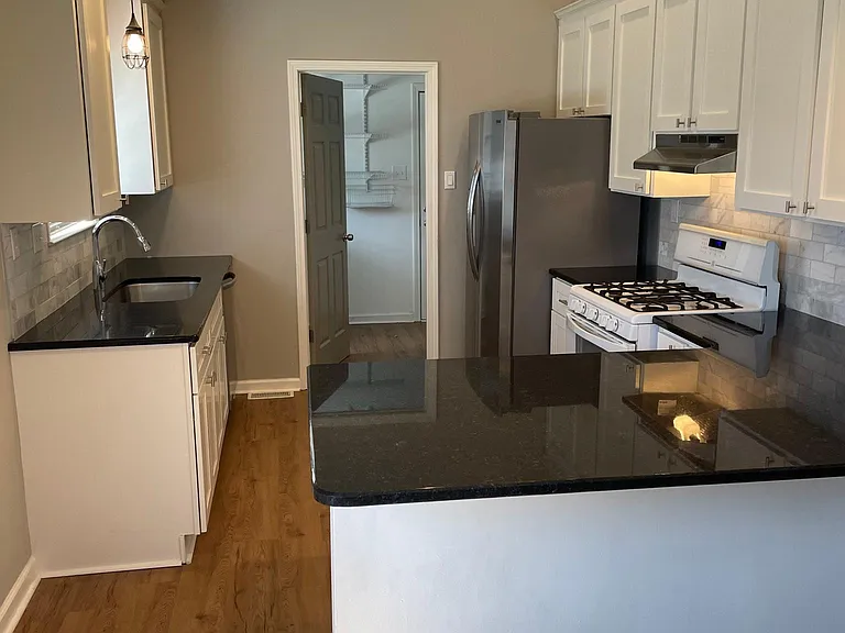 Soft close drawers, big with huge peninsula