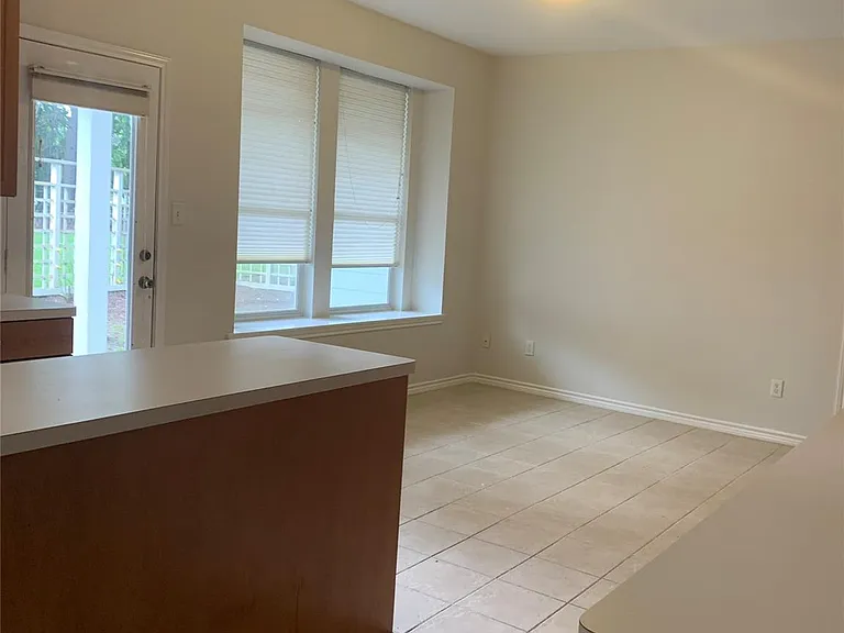 11 Lords Cir — Photo 11
