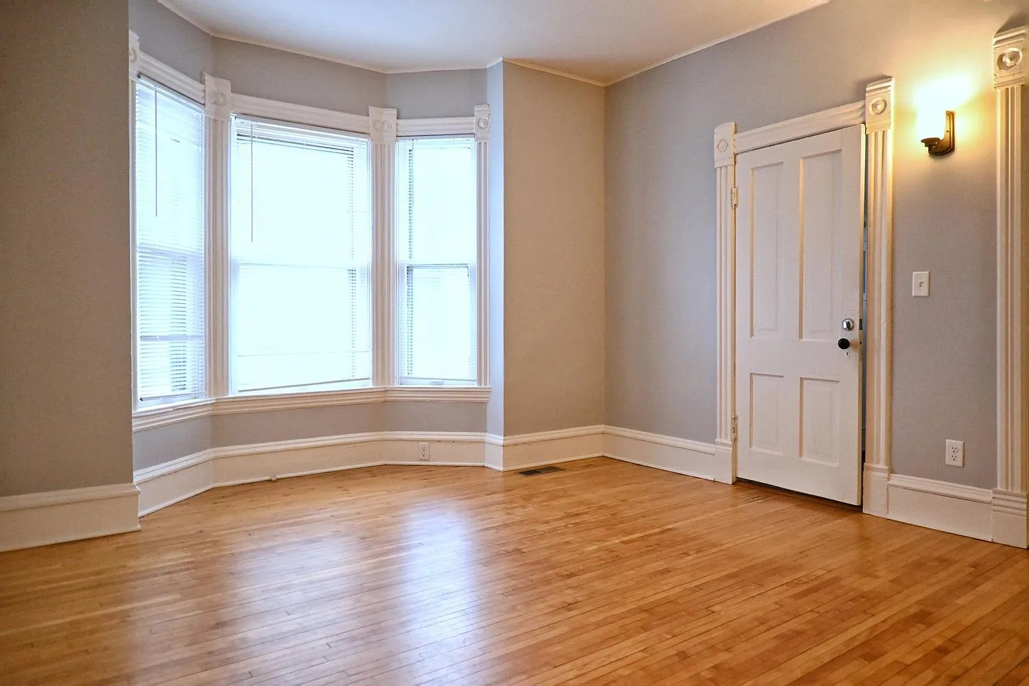 3 bed, 1200 sqft, $2,095 — Photo 2