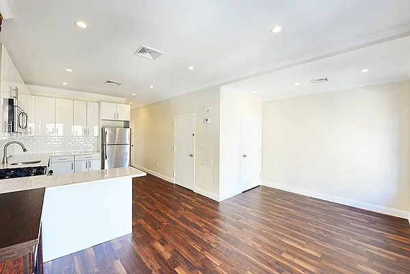 Rented by Peter Ashe | media 11