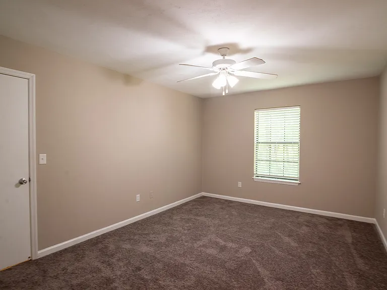 Tanager Apartments — Photo 9
