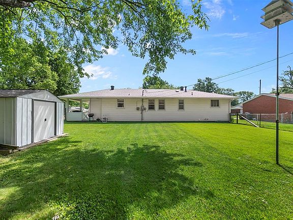3rd image of 1161 Landgraf Dr