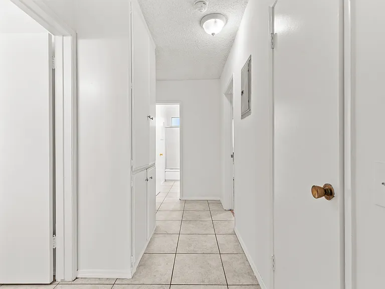 4924 Kester Ave #10 — Photo 11