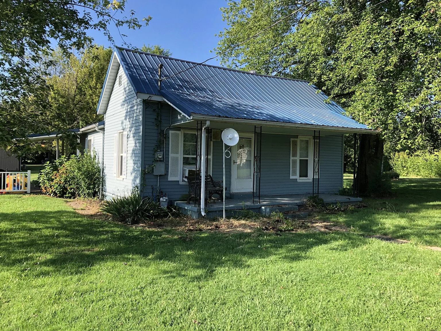 121 Miller Ave photo 1