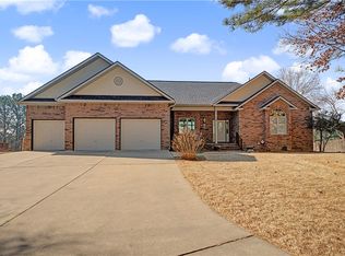 70 McKenzie Dr, Bella Vista, AR 72715