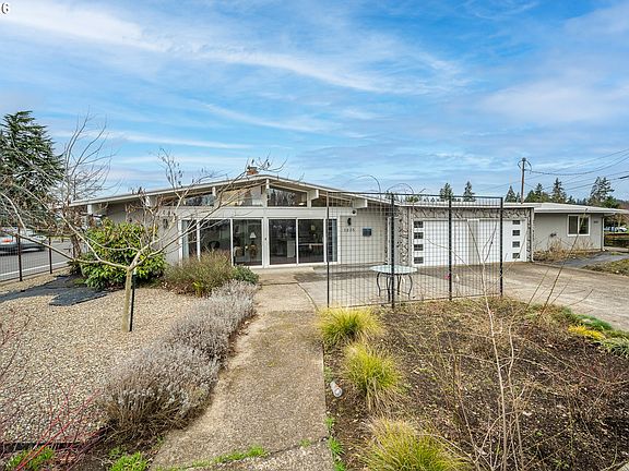 2nd image of 1233 1st St