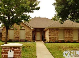 4926 Saddleback Rd, Arlington, TX 76017