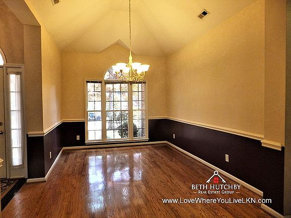 3rd image of 129 Pebble Brook Ln