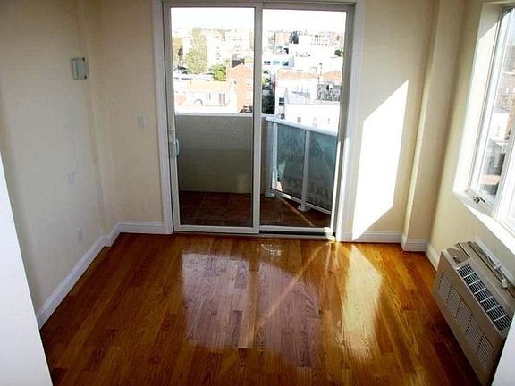 5th image of 2848 Brighton 7th St #7
