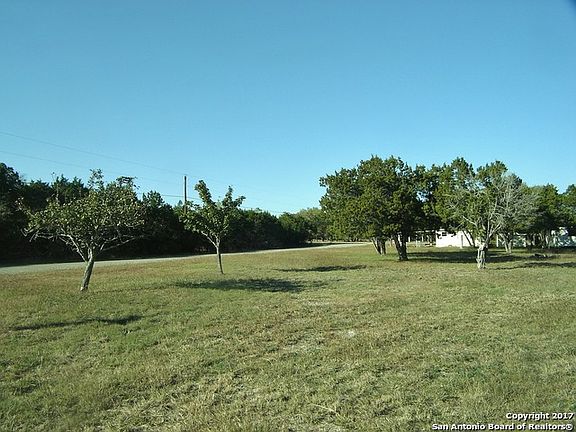 3rd image of 1017 Greenbriar Dr