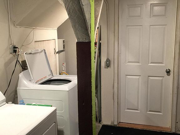 Door to common area with washer and Dryer