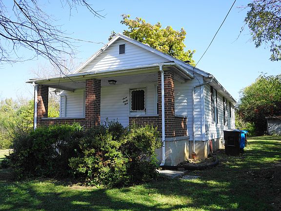 3rd image of 723 Peck St NW