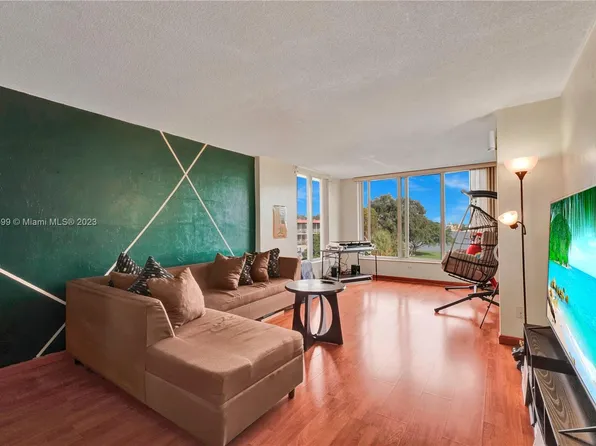 441 NE 195th St APT 404, North Miami Beach, FL 33179