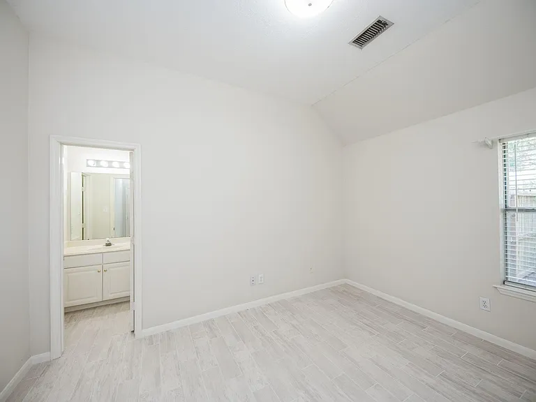 703 Acacia Pl — Photo 38